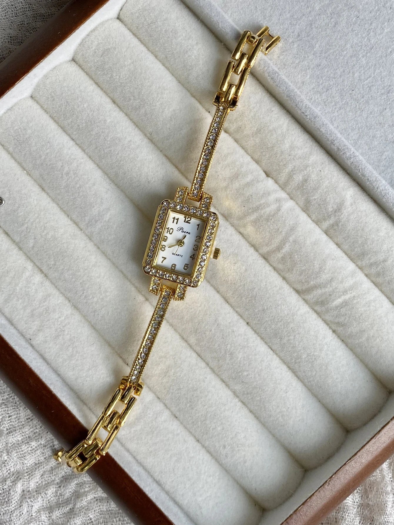 Minimalist Niche Women's Quartz Wrist Watches Small Dial Fashionable Exquisite Quartz Watch for Women