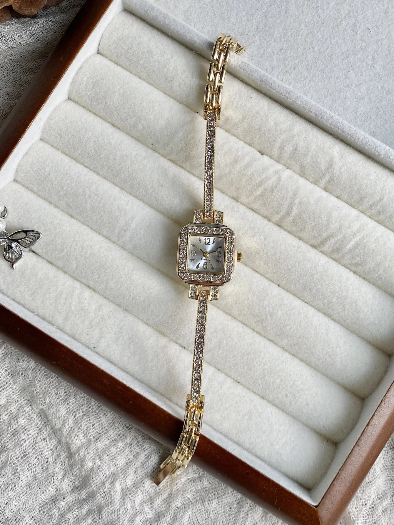 Minimalist Niche Women's Quartz Wrist Watches Small Dial Fashionable Exquisite Quartz Watch for Women