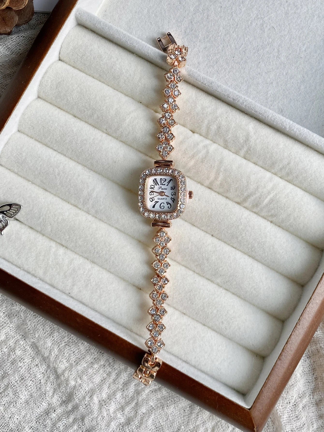 Minimalist Niche Women's Quartz Wrist Watches Small Dial Fashionable Exquisite Quartz Watch for Women
