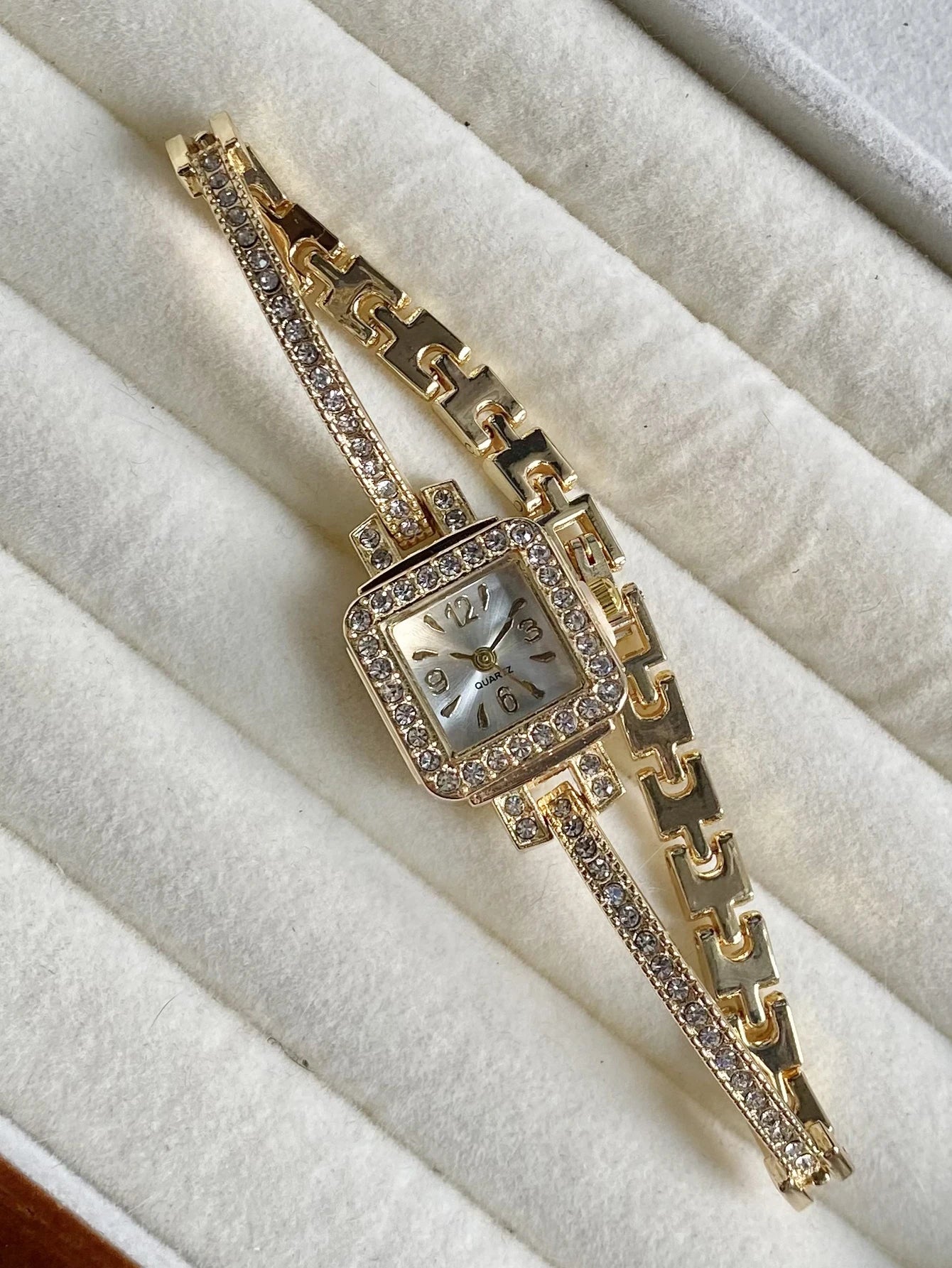 Minimalist Niche Women's Quartz Wrist Watches Small Dial Fashionable Exquisite Quartz Watch for Women