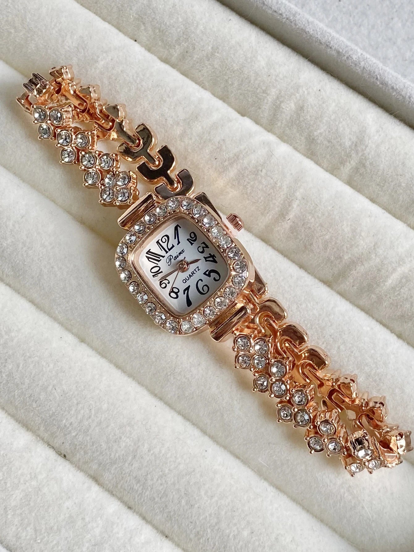 Minimalist Niche Women's Quartz Wrist Watches Small Dial Fashionable Exquisite Quartz Watch for Women