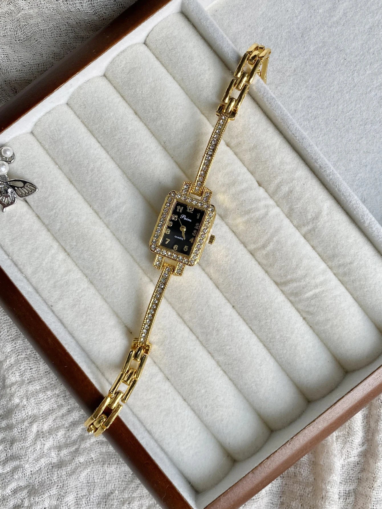 Minimalist Niche Women's Quartz Wrist Watches Small Dial Fashionable Exquisite Quartz Watch for Women