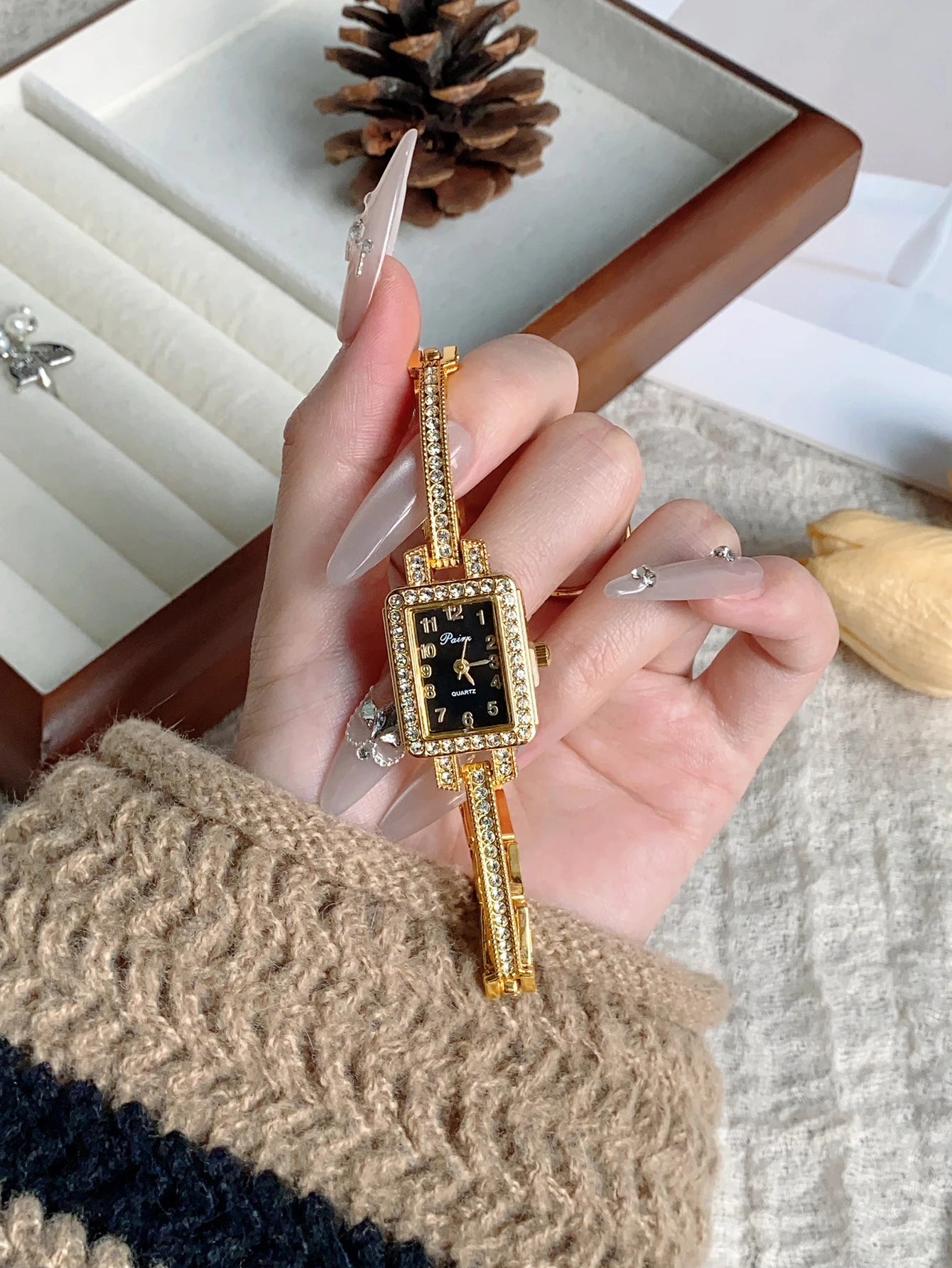 Minimalist Niche Women's Quartz Wrist Watches Small Dial Fashionable Exquisite Quartz Watch for Women